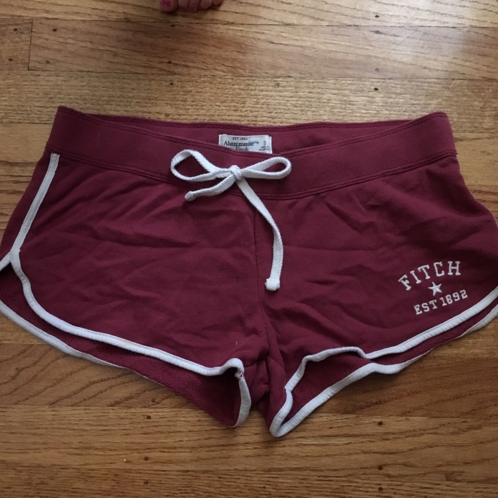 A&F burgundy red shorts